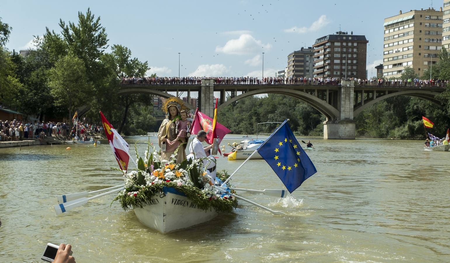 Fotos: Paseo fluvial de la Virgen del Carmen por el río Pisuerga