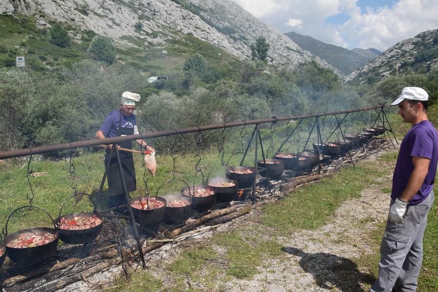 Fotos: Fiesta de la Montaña Palentina en Puente Agudín