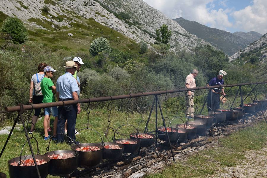 Fotos: Fiesta de la Montaña Palentina en Puente Agudín