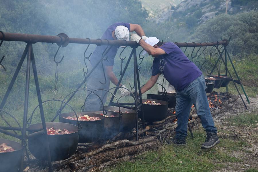 Fotos: Fiesta de la Montaña Palentina en Puente Agudín