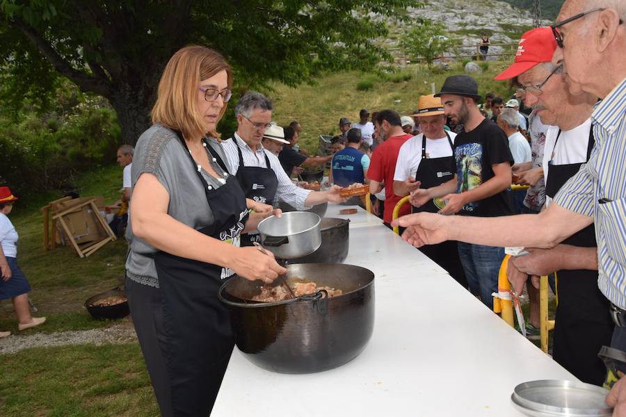 Fotos: Fiesta de la Montaña Palentina en Puente Agudín