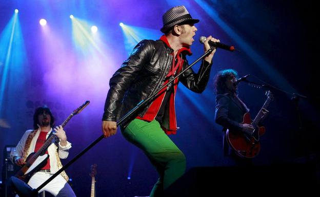 Alejo Stivel, cantante de Tequila, en pleno concierto. 