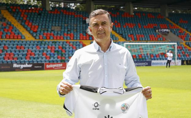 José Miguel Campos, en su presentación como técnico del Salmantino.