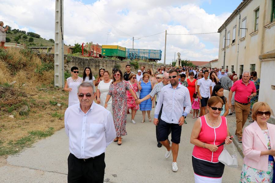 Fotos: Cevico Navero danza a la Virgen del Carmen