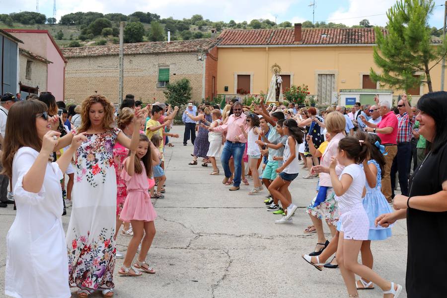 Fotos: Cevico Navero danza a la Virgen del Carmen
