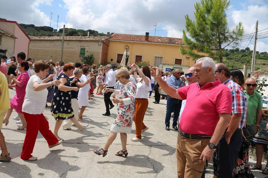 Fotos: Cevico Navero danza a la Virgen del Carmen