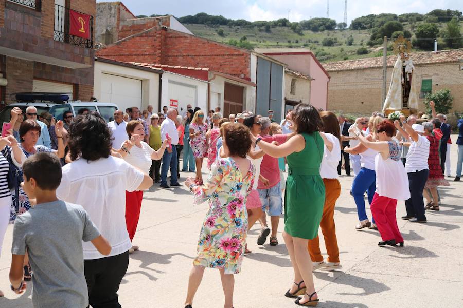 Fotos: Cevico Navero danza a la Virgen del Carmen