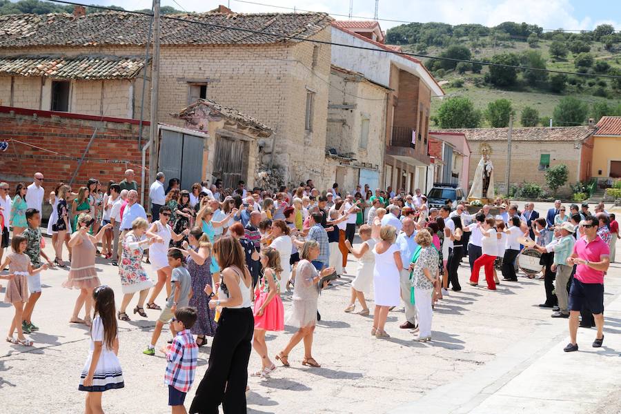 Fotos: Cevico Navero danza a la Virgen del Carmen