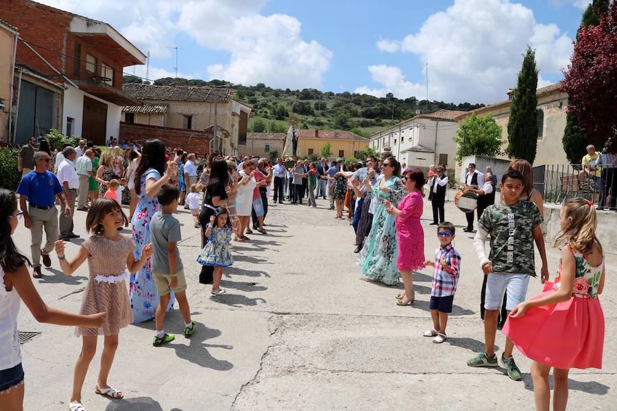 Fotos: Cevico Navero danza a la Virgen del Carmen