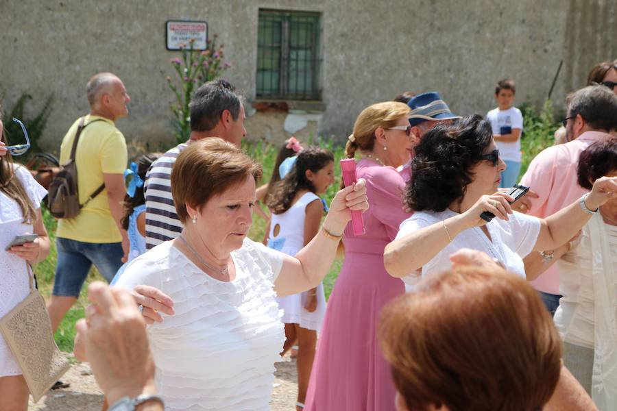 Fotos: Cevico Navero danza a la Virgen del Carmen