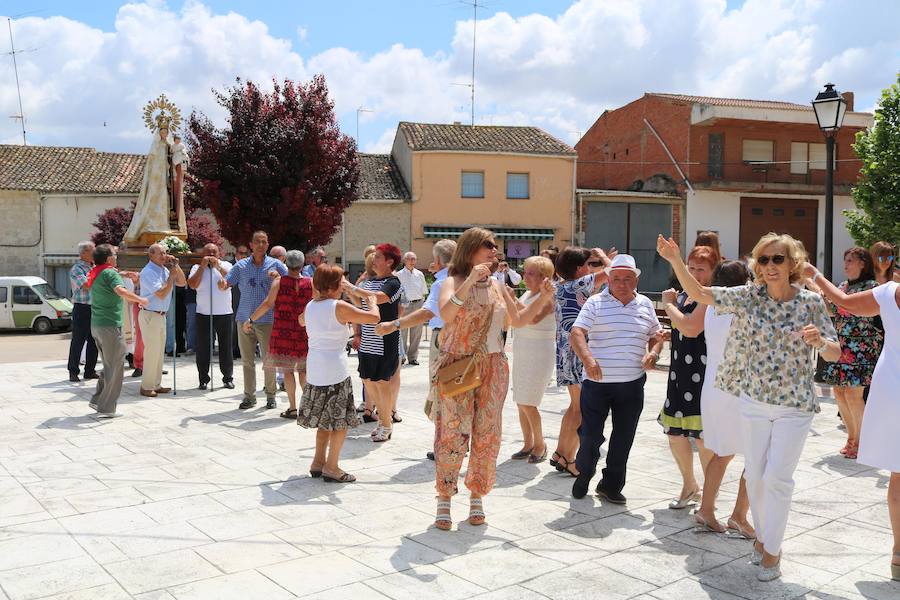 Fotos: Cevico Navero danza a la Virgen del Carmen