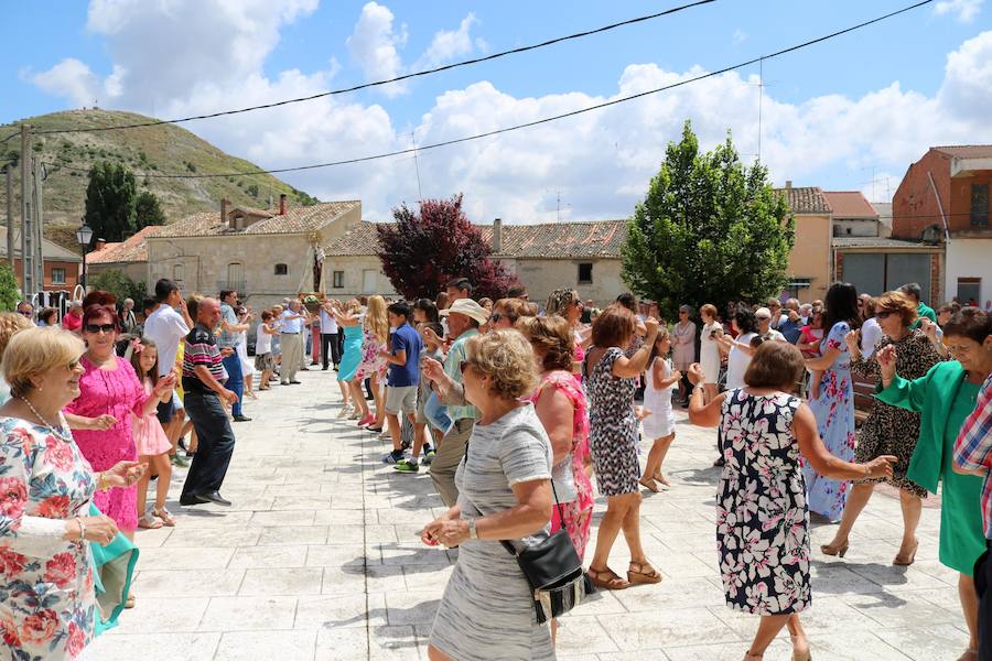Fotos: Cevico Navero danza a la Virgen del Carmen