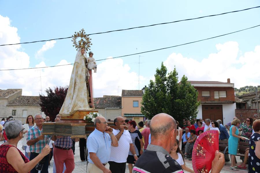 Fotos: Cevico Navero danza a la Virgen del Carmen