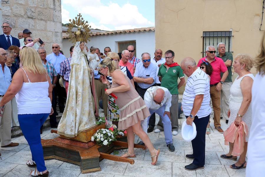 Fotos: Cevico Navero danza a la Virgen del Carmen