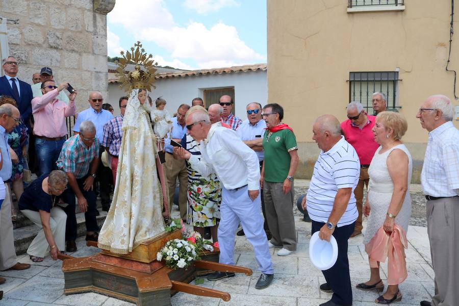 Fotos: Cevico Navero danza a la Virgen del Carmen