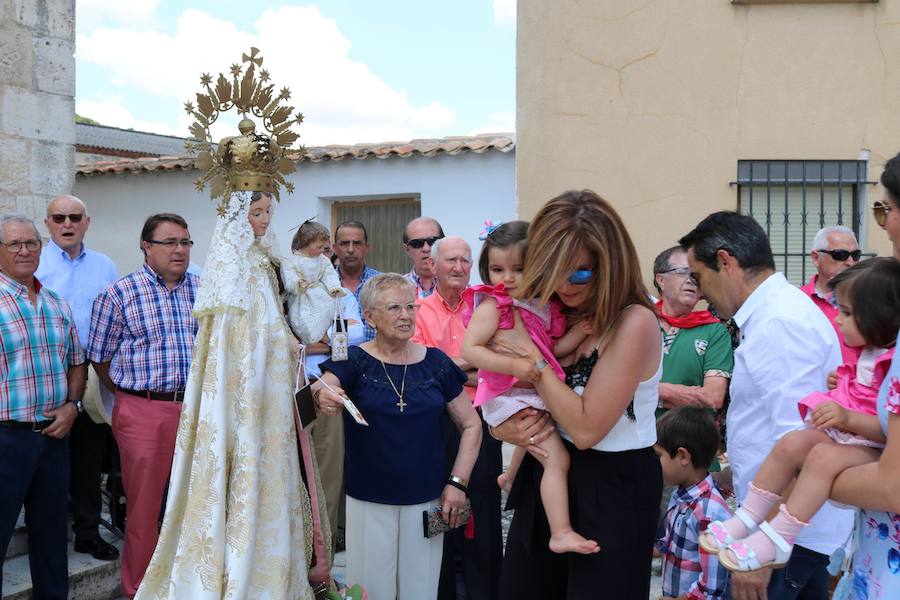 Fotos: Cevico Navero danza a la Virgen del Carmen