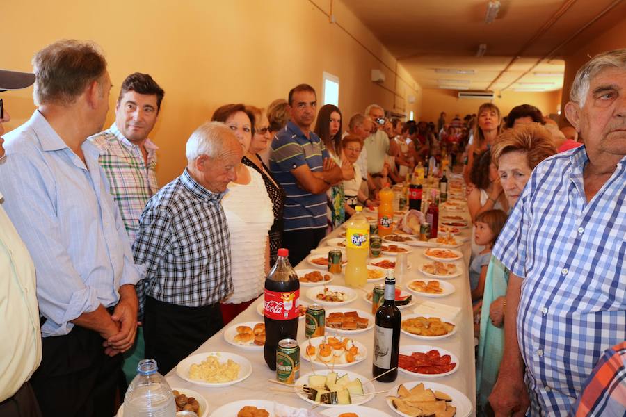 Fotos: Cevico Navero danza a la Virgen del Carmen