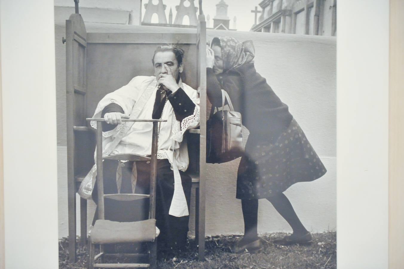 Robert Capa, Cartier-Bresson, Doisneau, Masats, Catalá Coca y Cristina García Rodero son algunos de los nombres de la muestra