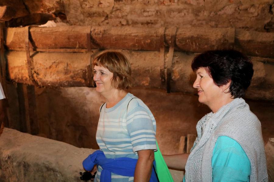 Fotos: Ruta por las cuevas y bodegas de Dueñas