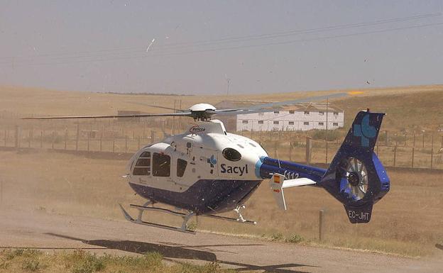 Imagen de un helicóptero sanitario de Sacyl.