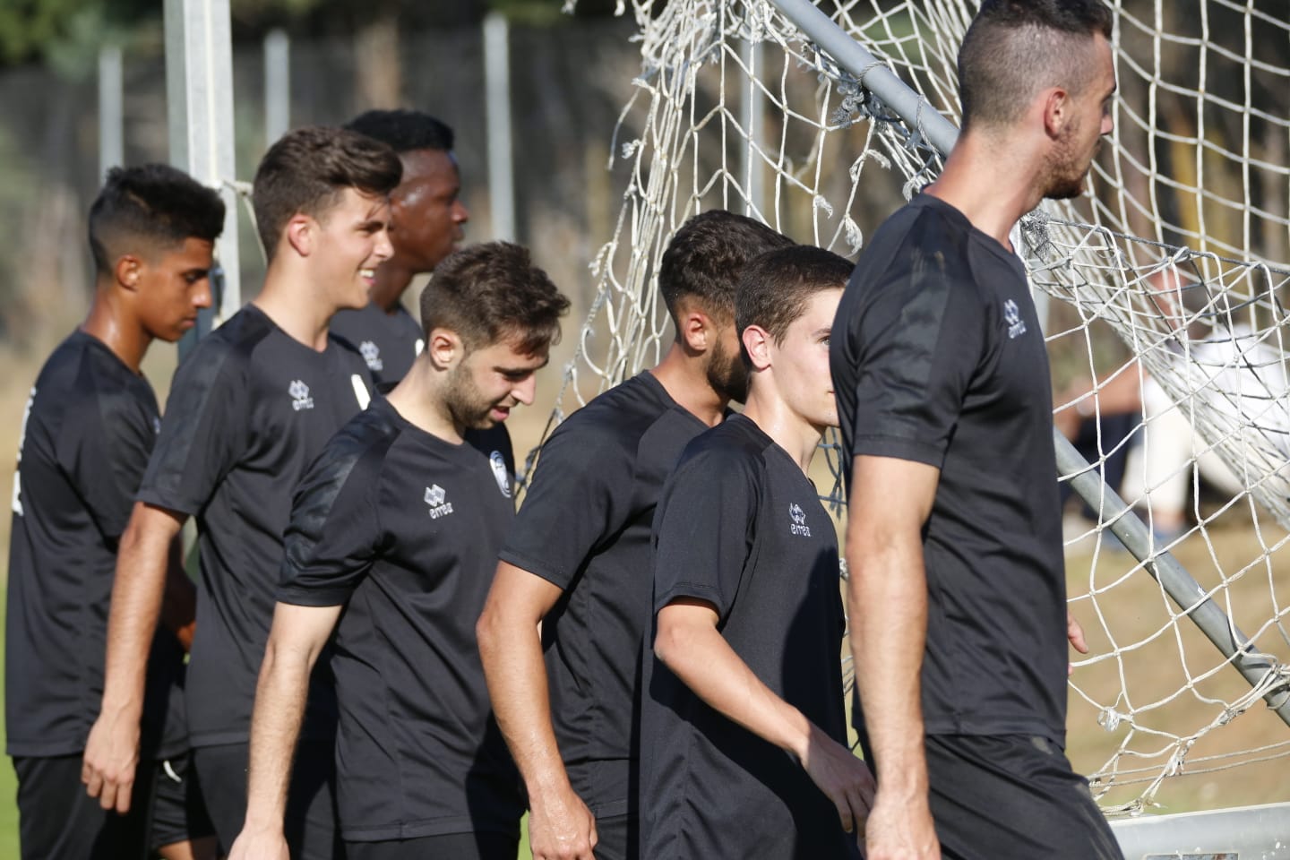 El nuevo técnico está presente en la sesión vespertina y mañana será presentado y seguirá el primer amistoso de pretemporada ante el Tordesillas