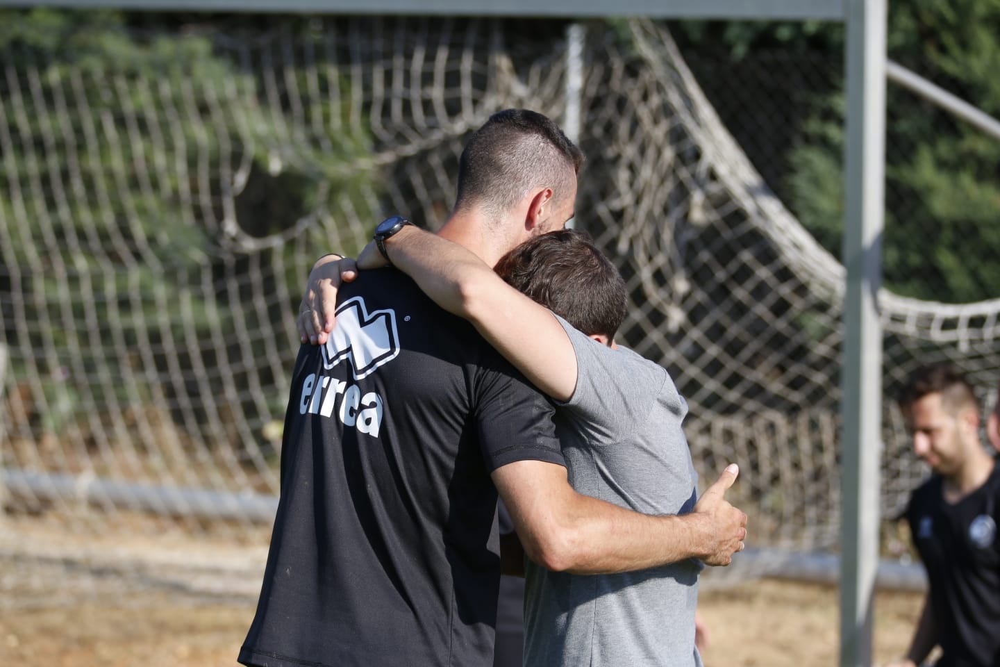 El nuevo técnico está presente en la sesión vespertina y mañana será presentado y seguirá el primer amistoso de pretemporada ante el Tordesillas