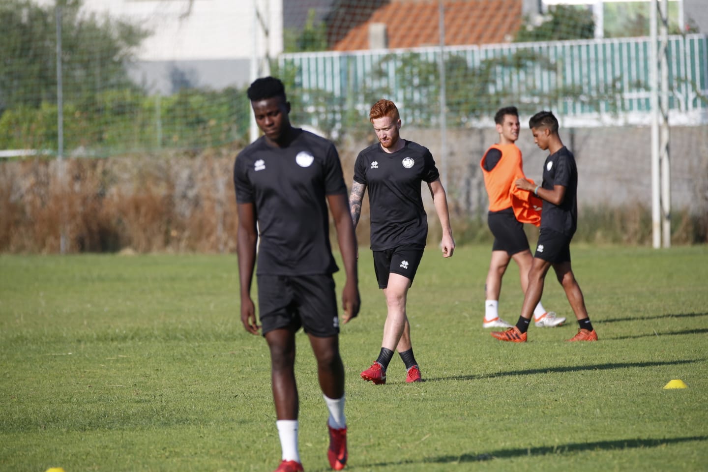 El nuevo técnico está presente en la sesión vespertina y mañana será presentado y seguirá el primer amistoso de pretemporada ante el Tordesillas