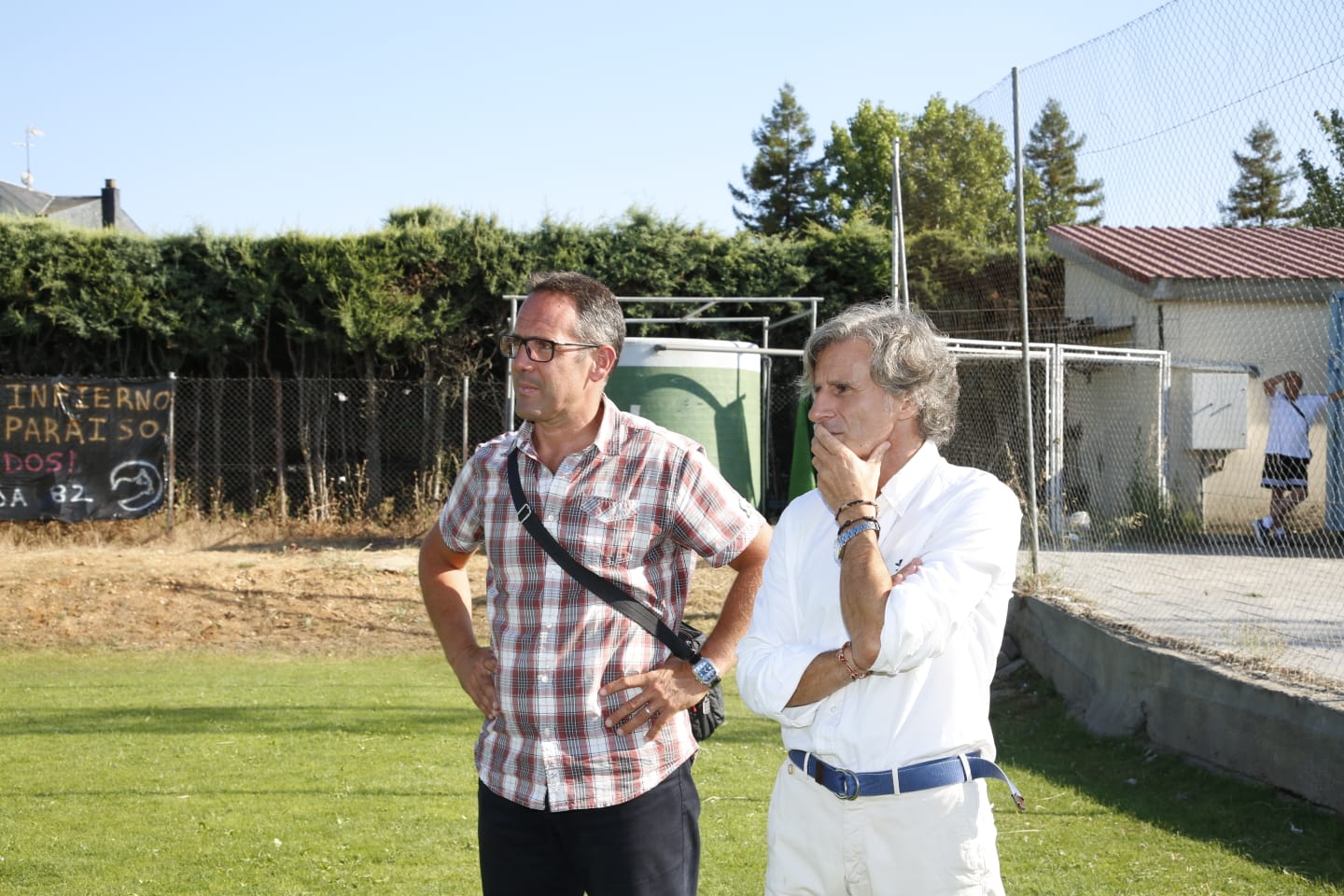 El nuevo técnico está presente en la sesión vespertina y mañana será presentado y seguirá el primer amistoso de pretemporada ante el Tordesillas