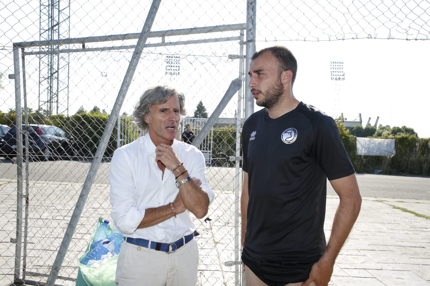 El nuevo técnico está presente en la sesión vespertina y mañana será presentado y seguirá el primer amistoso de pretemporada ante el Tordesillas