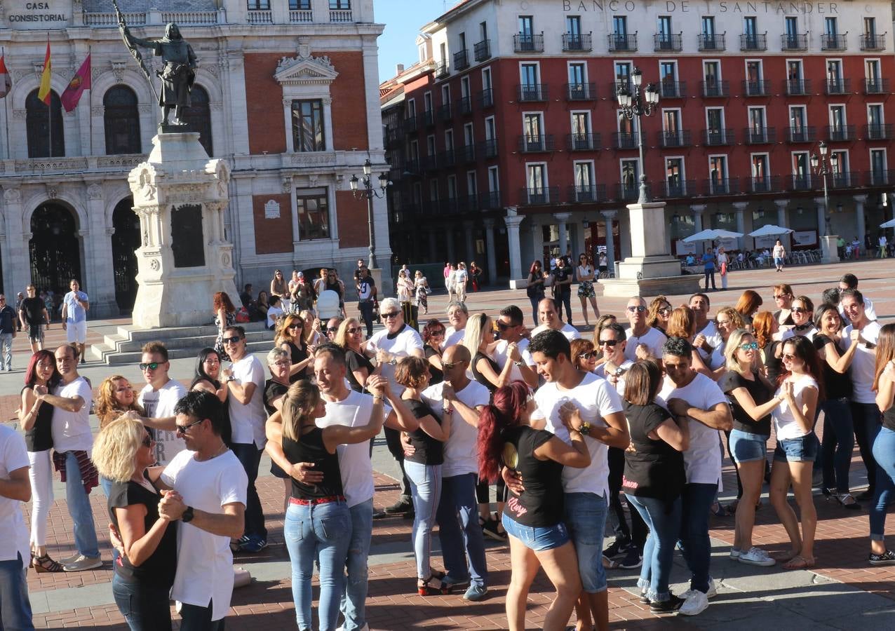 Una multitudinaria exhibición de baile angoleño a cargo de alumnos de distintas academias locales y otras provincias de la localidad