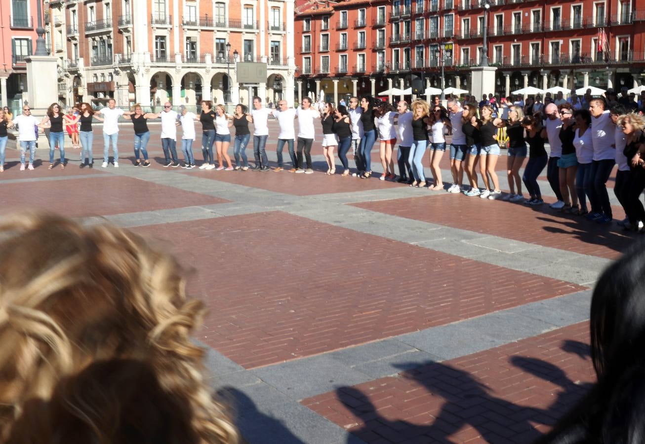 Una multitudinaria exhibición de baile angoleño a cargo de alumnos de distintas academias locales y otras provincias de la localidad