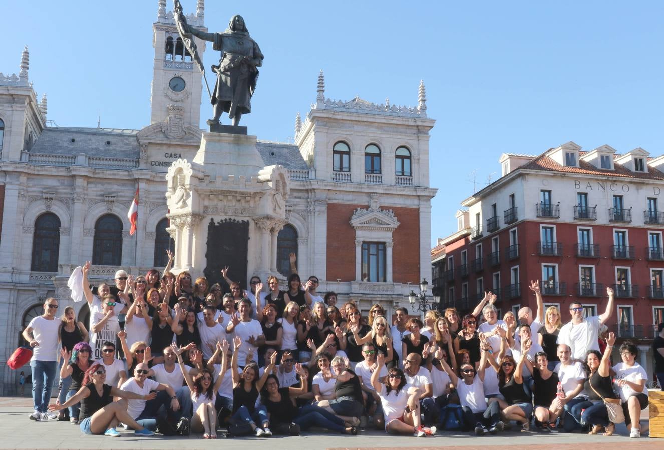 Una multitudinaria exhibición de baile angoleño a cargo de alumnos de distintas academias locales y otras provincias de la localidad