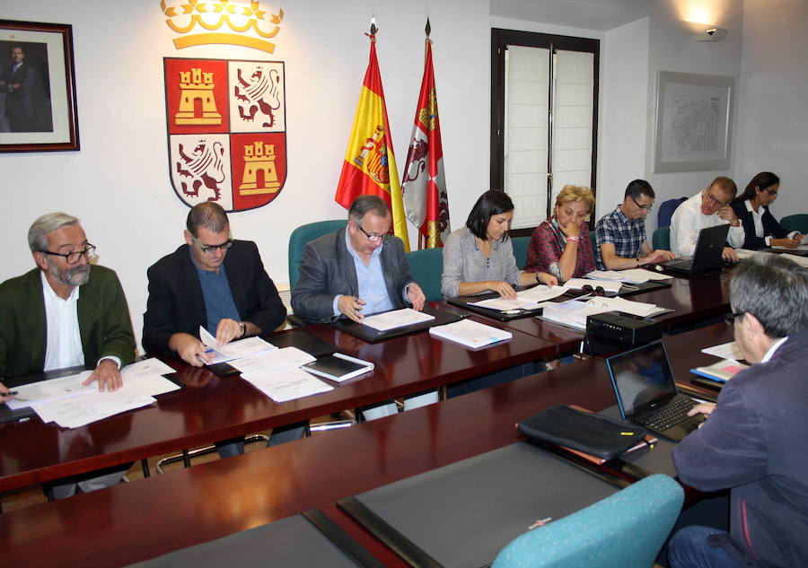 Reunion de la Comisión Territorial de Medio Ambiente y Urbanismo de Segovia. 