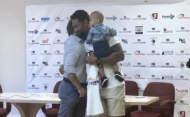 Joe Mamea cuelga las botas para entrenar en Valencia