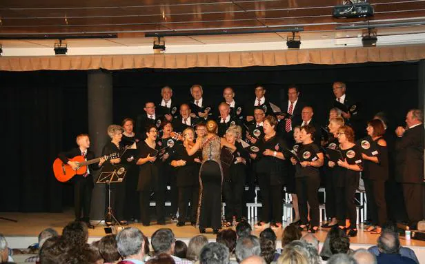 La coral San Miguel, durante el concierto. 