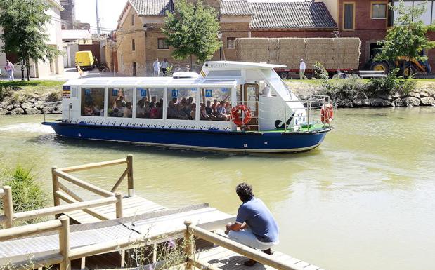 El barco Juan de Homar, en Becerril de Campos.