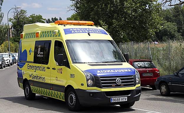 Herido un varón de 61 años al colisionar su motocicleta con un vehículo en Valladolid