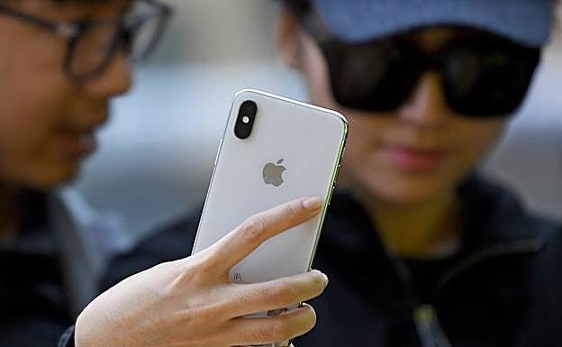 Detenidos por sustraer un 'iphone' de la tienda en la que limpiaban al ser geolocalizados en Valladolid