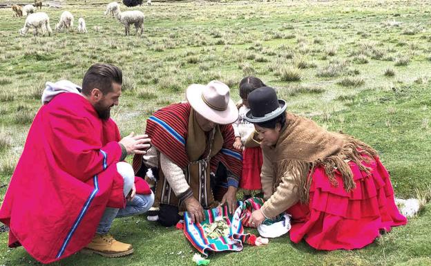 El chef Javier Peña, en el programa rodado en Bolivia. 