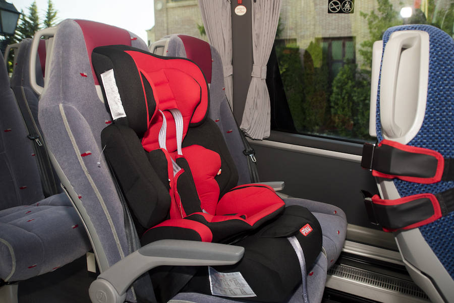 Fotos: Puesta de largo de los autobuses Avanza (1)