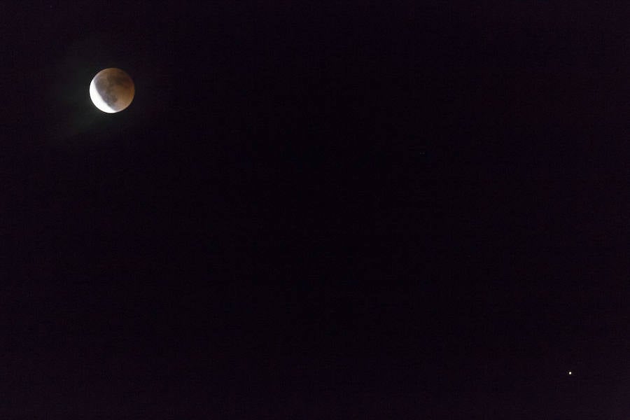 Fotos: Eclipse y luna de sangre en Salamanca