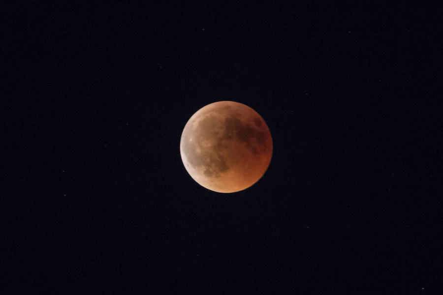 Fotos: Eclipse y luna de sangre en Salamanca