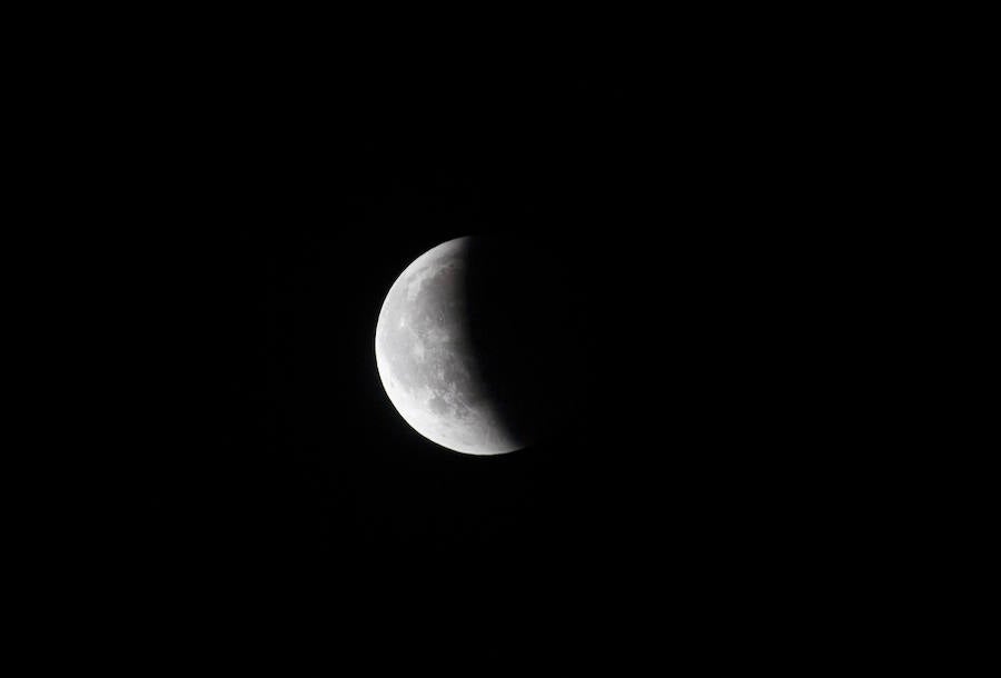 Luna de sangre y eclipse desde Fuente el Sol. 