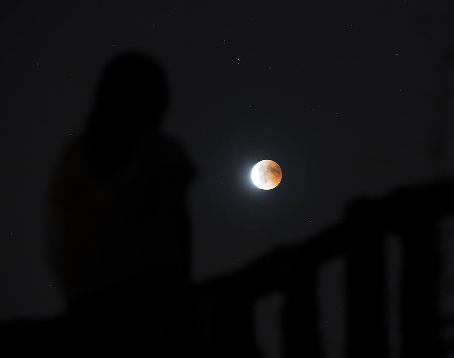 Luna de sangre y eclipse desde Fuente el Sol. 