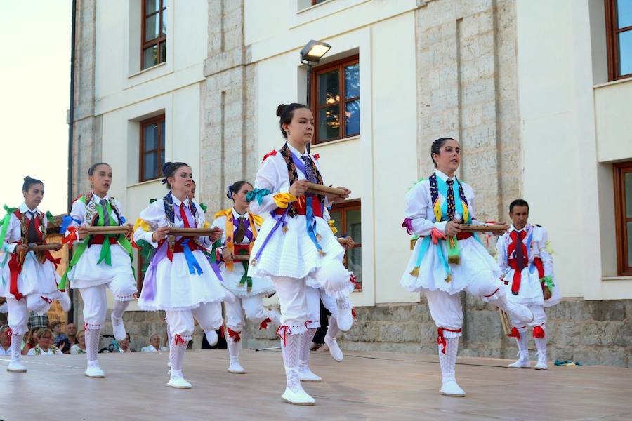 Fotos: Danza y Paloteo en Ampudia