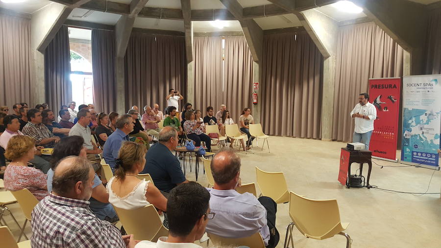 El público escucha una de las intervenciones de la jornada.