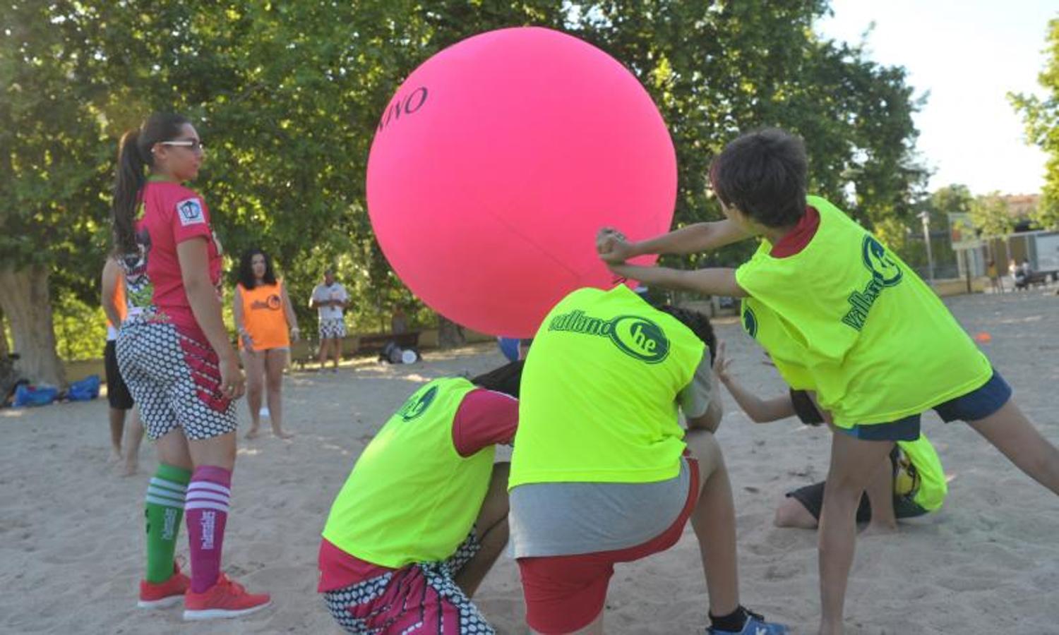 Fotos: 2.000 jóvenes participan en las actividades deportivas de &#039;Vallanoche&#039;, en las Moreras