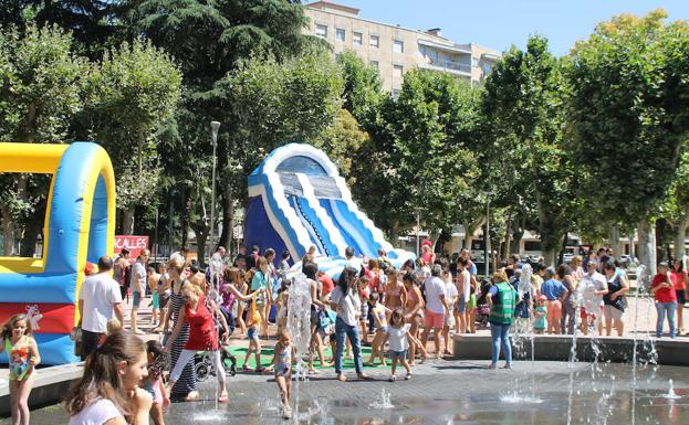 La zona de hinchables, junto a los chorros del parque de La Alamedilla. 