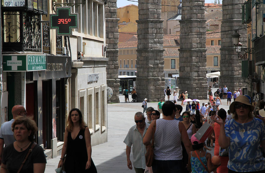 Fotos: Segundo día de la ola de calor en Segovia