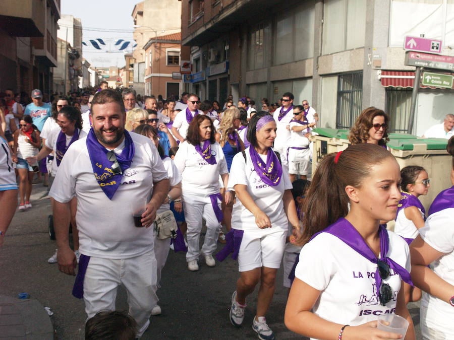 El zambombazo dio ayer pie al comienzo de las fiestas de Íscar. La música y, los toros serán protagonistas de días intensos, en los que el calor será se dejará sentir.